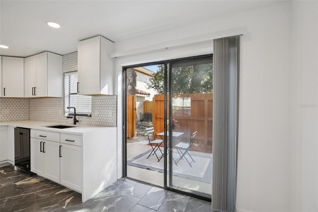 For Sale: $199,000 (2 beds, 1 baths, 1032 Square Feet)