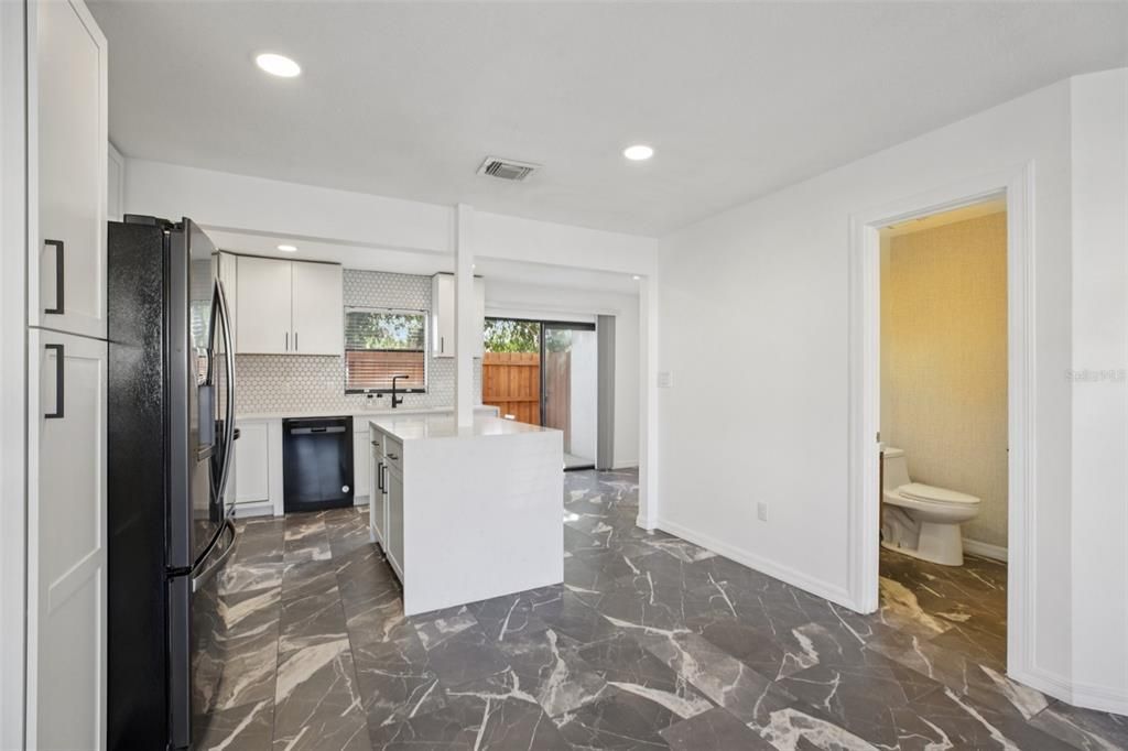 For Sale: $199,000 (2 beds, 1 baths, 1032 Square Feet)