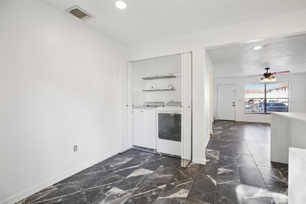 For Sale: $199,000 (2 beds, 1 baths, 1032 Square Feet)