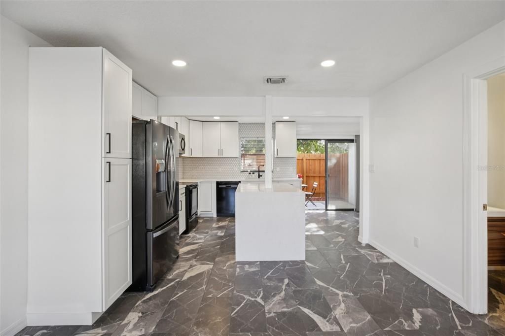 For Sale: $199,000 (2 beds, 1 baths, 1032 Square Feet)