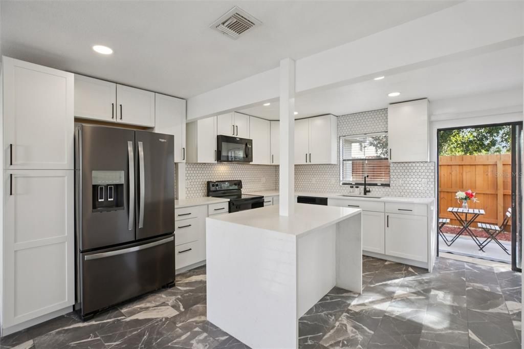 For Sale: $199,000 (2 beds, 1 baths, 1032 Square Feet)