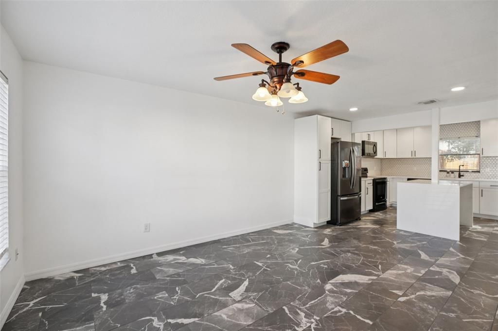 For Sale: $199,000 (2 beds, 1 baths, 1032 Square Feet)