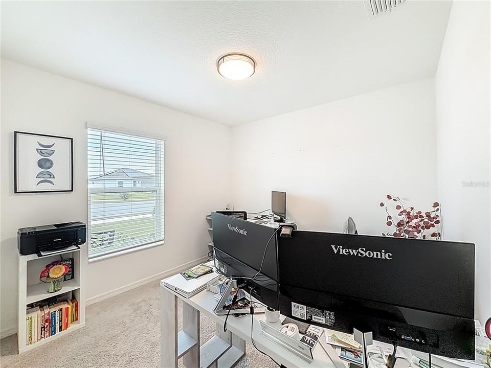 For Sale: $334,900 (4 beds, 2 baths, 1983 Square Feet)