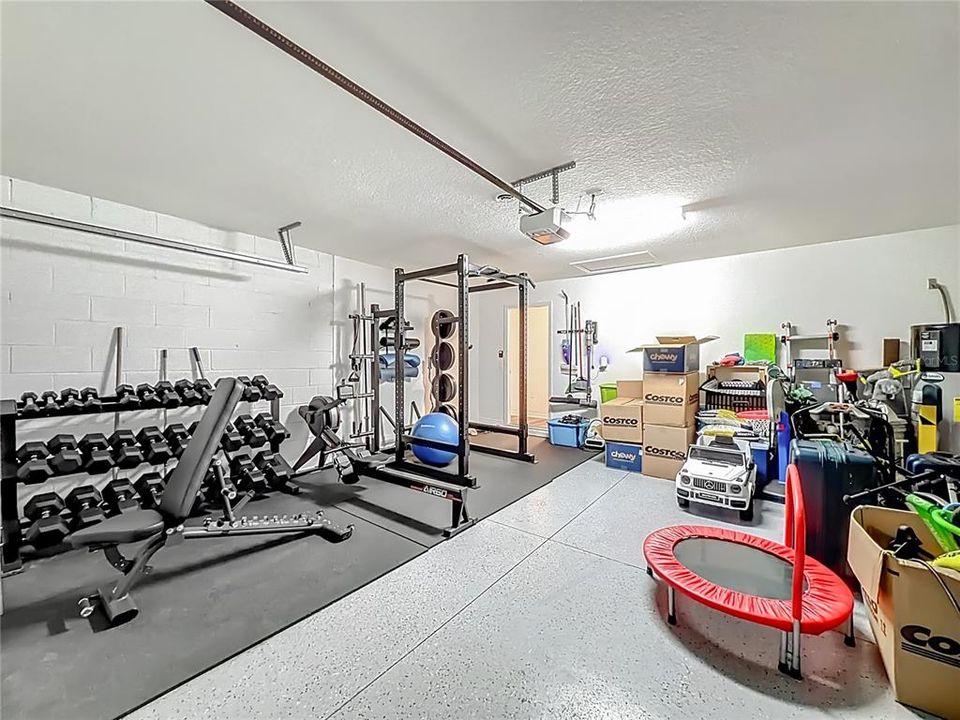 For Sale: $334,900 (4 beds, 2 baths, 1983 Square Feet)