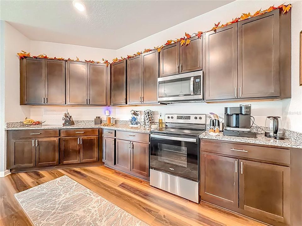 For Sale: $334,900 (4 beds, 2 baths, 1983 Square Feet)