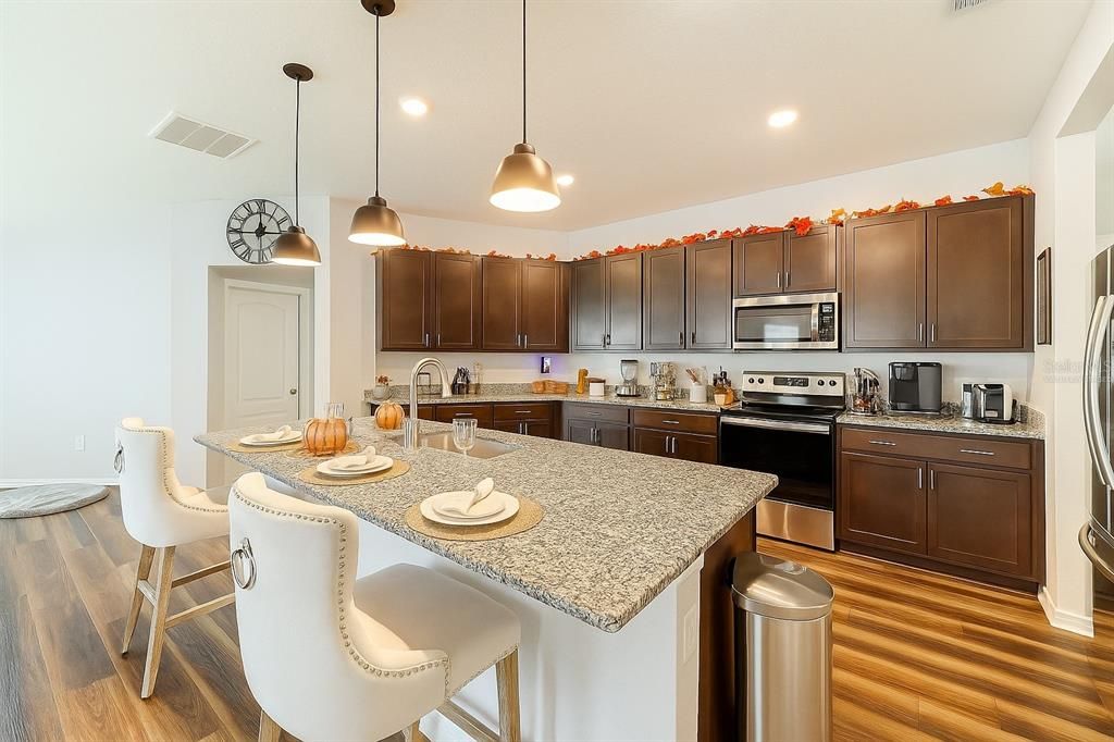 For Sale: $334,900 (4 beds, 2 baths, 1983 Square Feet)