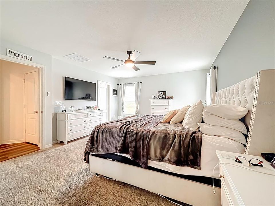 For Sale: $334,900 (4 beds, 2 baths, 1983 Square Feet)