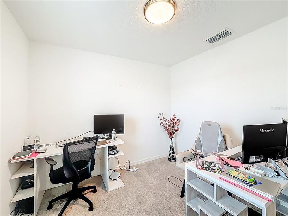 For Sale: $334,900 (4 beds, 2 baths, 1983 Square Feet)