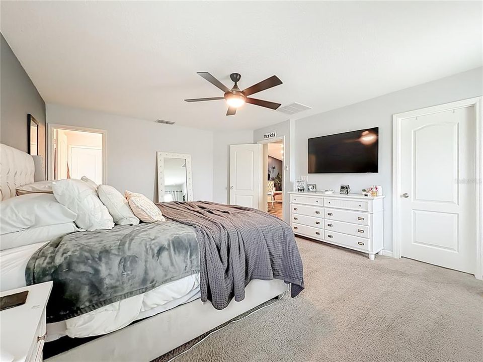 For Sale: $334,900 (4 beds, 2 baths, 1983 Square Feet)