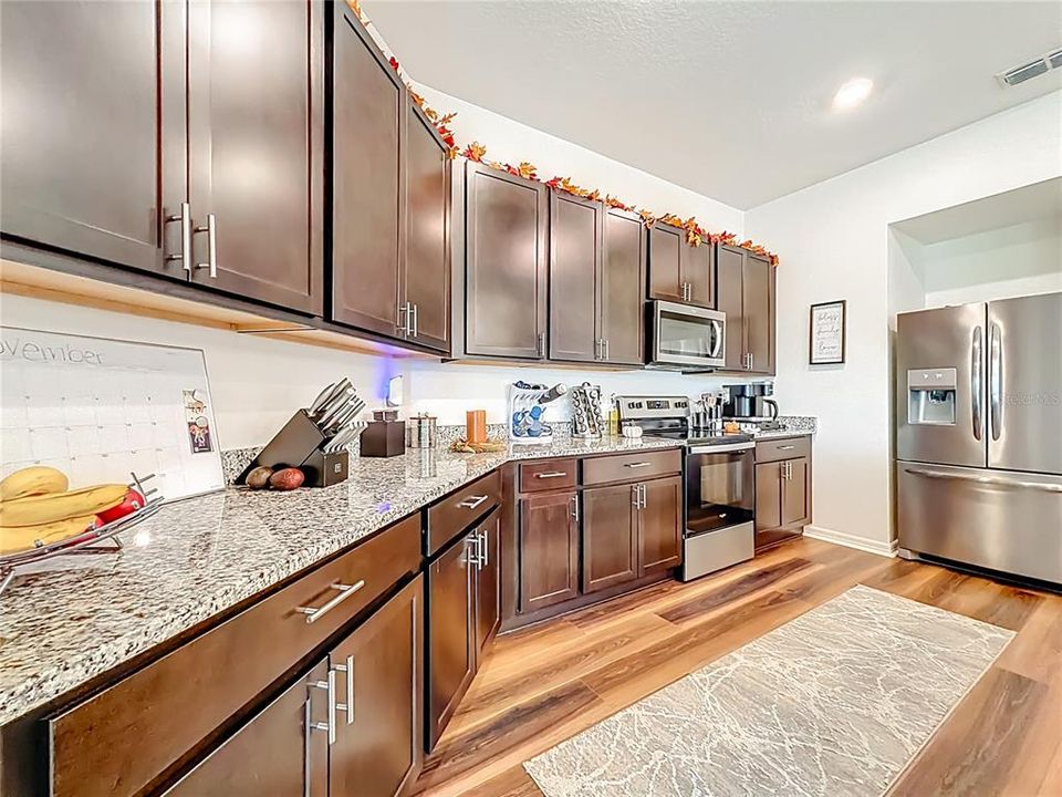 For Sale: $334,900 (4 beds, 2 baths, 1983 Square Feet)