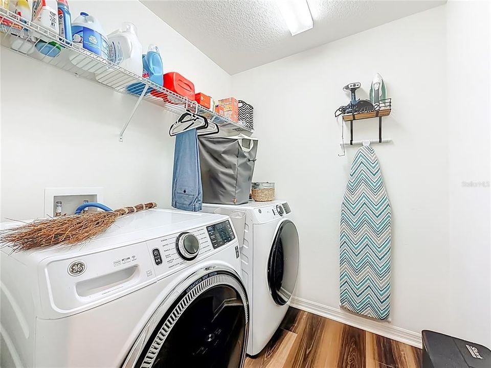 For Sale: $334,900 (4 beds, 2 baths, 1983 Square Feet)