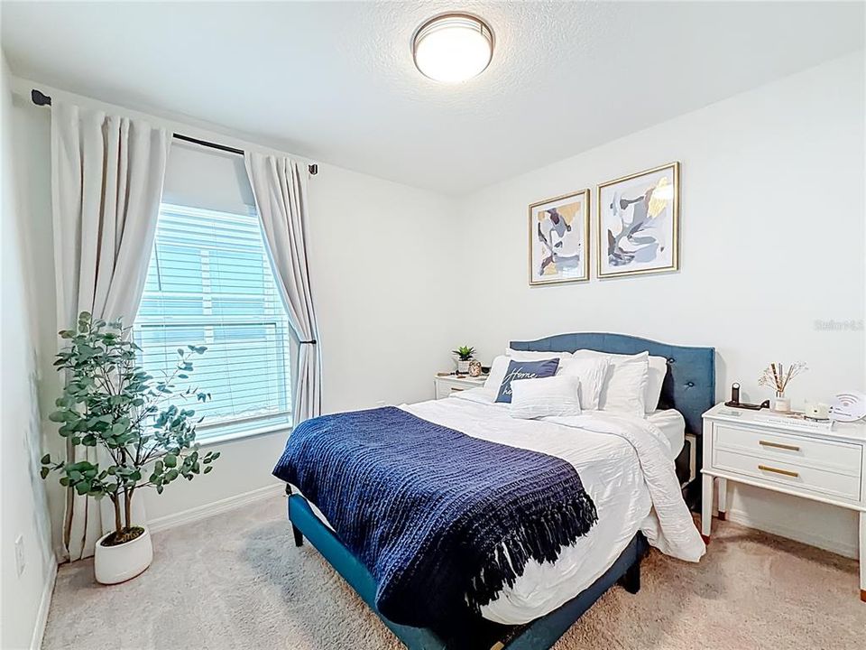 For Sale: $334,900 (4 beds, 2 baths, 1983 Square Feet)