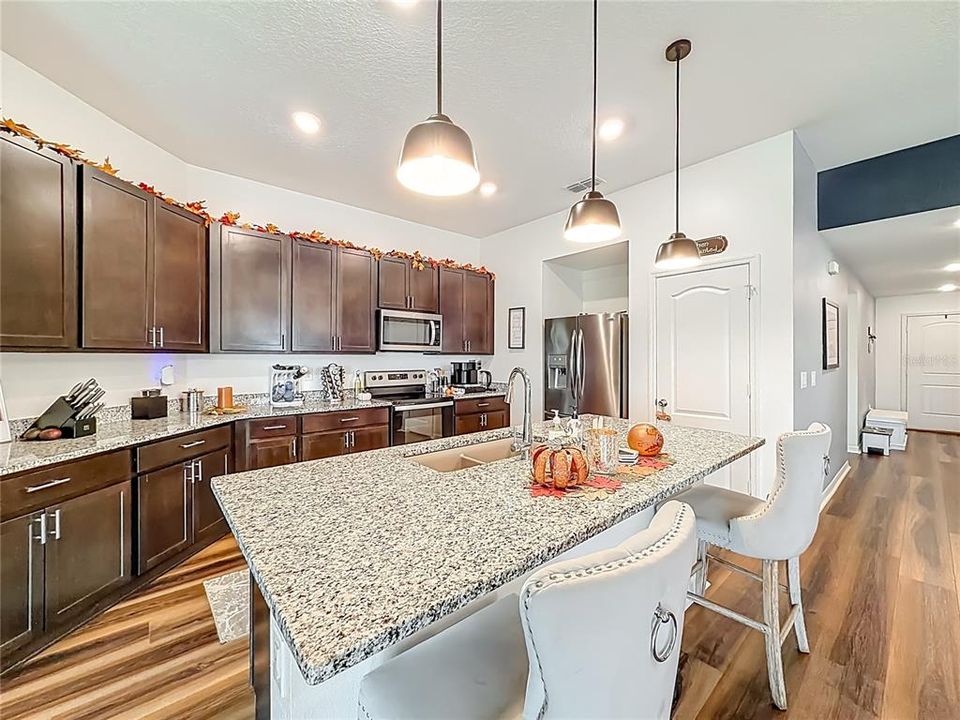 For Sale: $334,900 (4 beds, 2 baths, 1983 Square Feet)