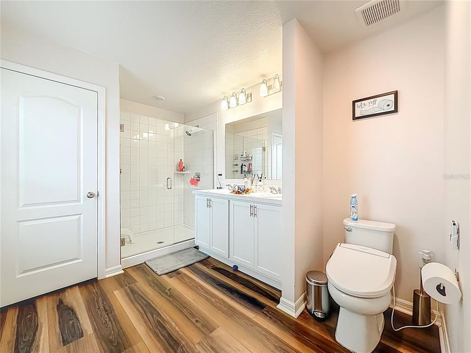 For Sale: $334,900 (4 beds, 2 baths, 1983 Square Feet)