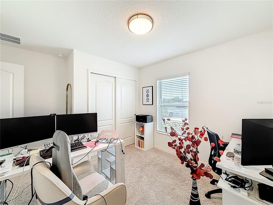 For Sale: $334,900 (4 beds, 2 baths, 1983 Square Feet)