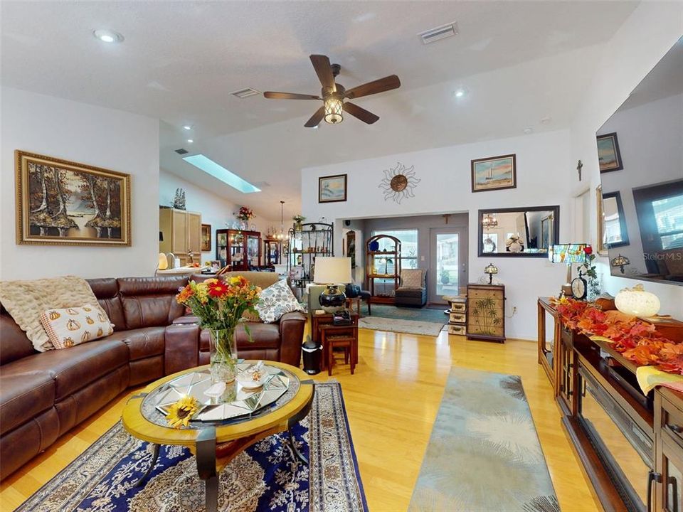 For Sale: $274,900 (3 beds, 2 baths, 1462 Square Feet)