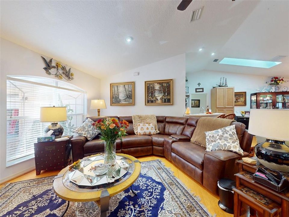 For Sale: $274,900 (3 beds, 2 baths, 1462 Square Feet)