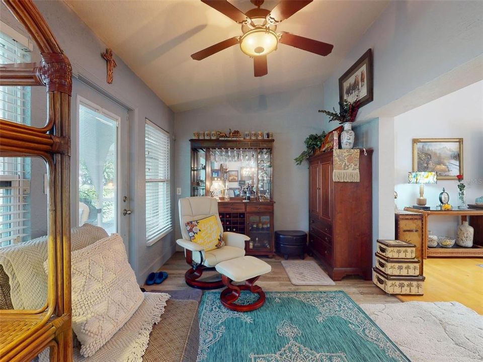 For Sale: $274,900 (3 beds, 2 baths, 1462 Square Feet)