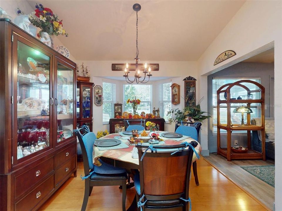 For Sale: $274,900 (3 beds, 2 baths, 1462 Square Feet)