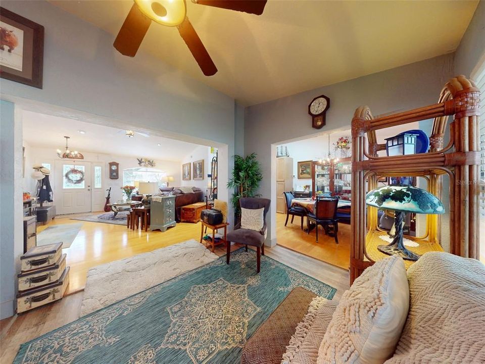 For Sale: $274,900 (3 beds, 2 baths, 1462 Square Feet)