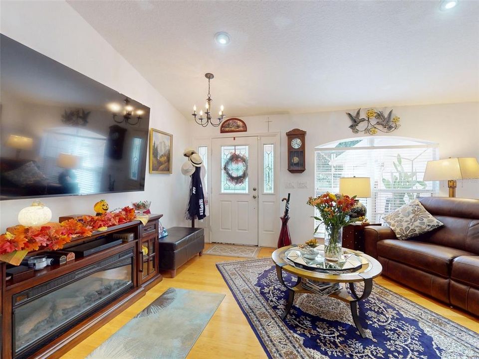 For Sale: $274,900 (3 beds, 2 baths, 1462 Square Feet)