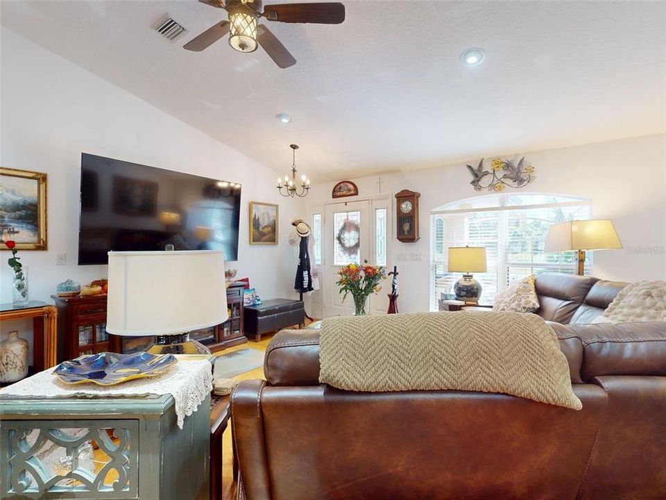 For Sale: $274,900 (3 beds, 2 baths, 1462 Square Feet)