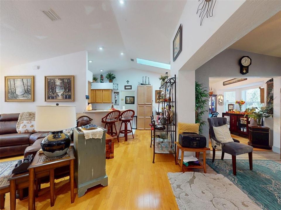 For Sale: $274,900 (3 beds, 2 baths, 1462 Square Feet)