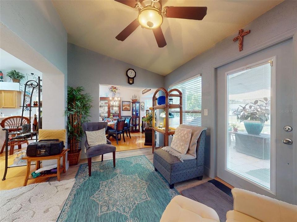 For Sale: $274,900 (3 beds, 2 baths, 1462 Square Feet)