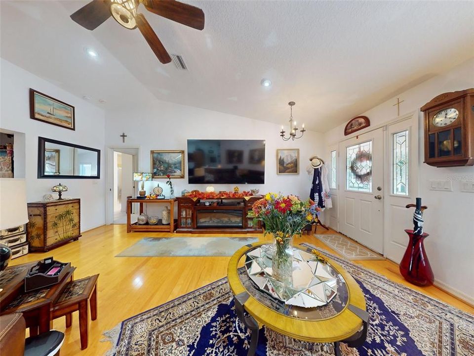 For Sale: $274,900 (3 beds, 2 baths, 1462 Square Feet)