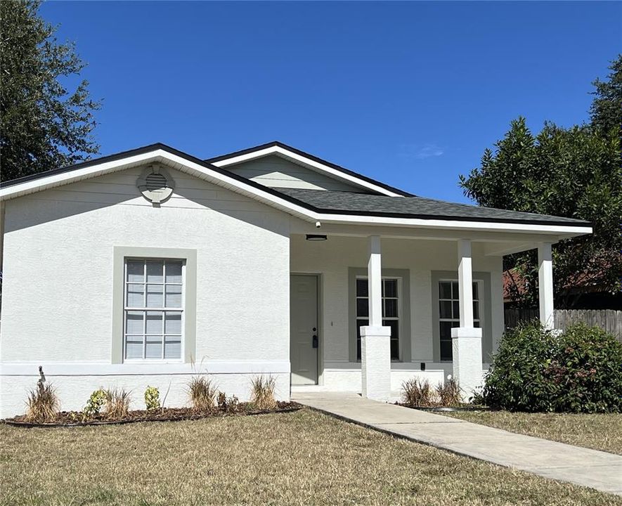 合同活跃: $335,000 (3 贝兹, 2 浴室, 1160 平方英尺)