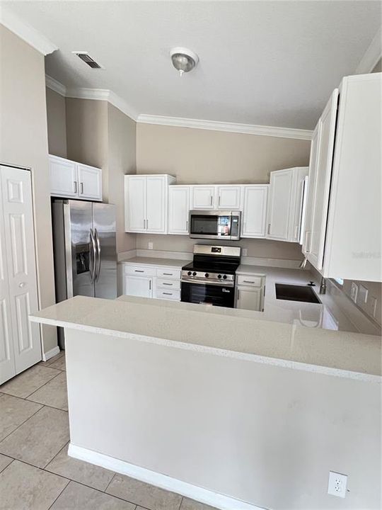 合同活跃: $335,000 (3 贝兹, 2 浴室, 1160 平方英尺)