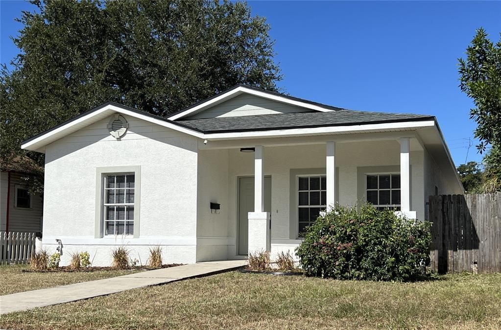 合同活跃: $335,000 (3 贝兹, 2 浴室, 1160 平方英尺)