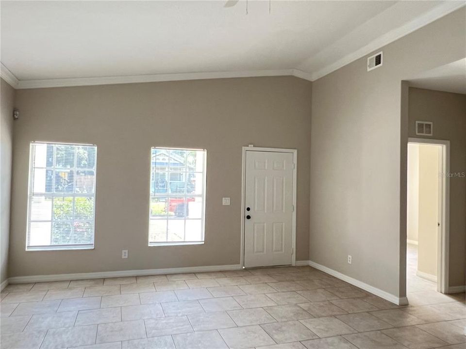 合同活跃: $335,000 (3 贝兹, 2 浴室, 1160 平方英尺)