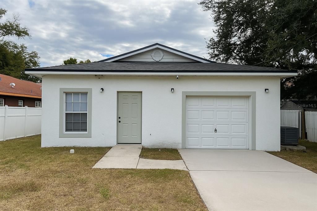 合同活跃: $335,000 (3 贝兹, 2 浴室, 1160 平方英尺)