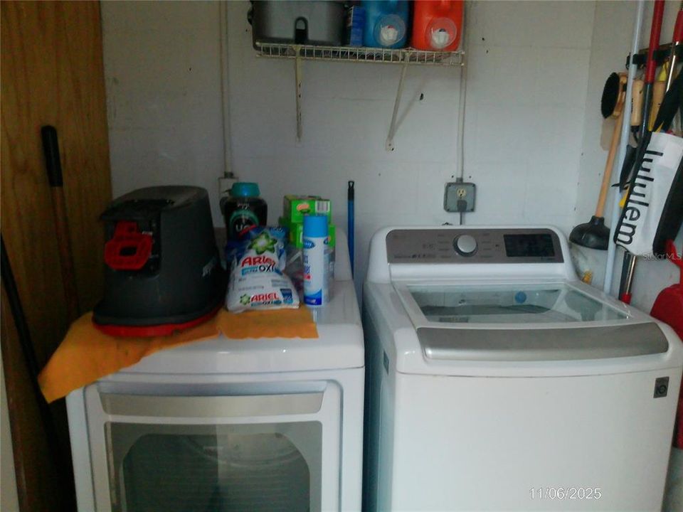 Active With Contract: $190,000 (2 beds, 1 baths, 1084 Square Feet)