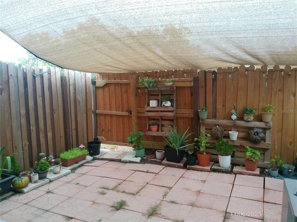 Active With Contract: $190,000 (2 beds, 1 baths, 1084 Square Feet)