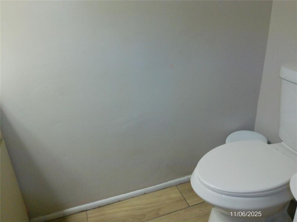 Active With Contract: $190,000 (2 beds, 1 baths, 1084 Square Feet)