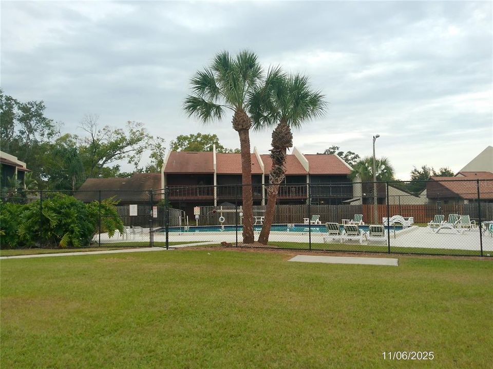 Active With Contract: $190,000 (2 beds, 1 baths, 1084 Square Feet)