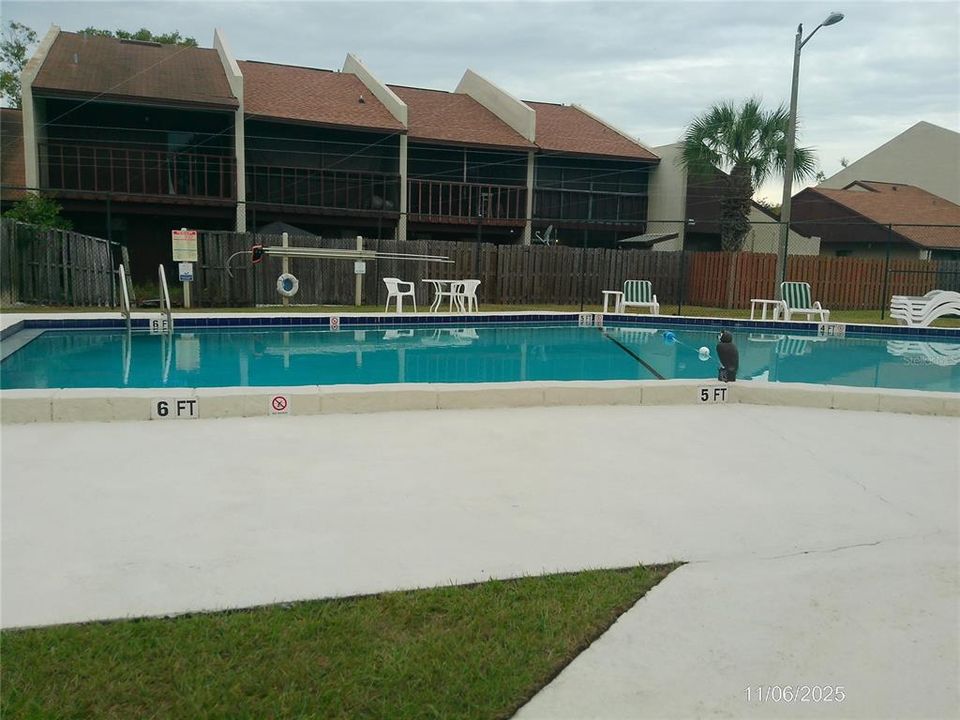 Active With Contract: $190,000 (2 beds, 1 baths, 1084 Square Feet)