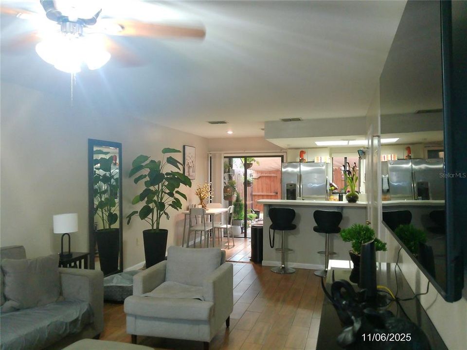 Active With Contract: $190,000 (2 beds, 1 baths, 1084 Square Feet)