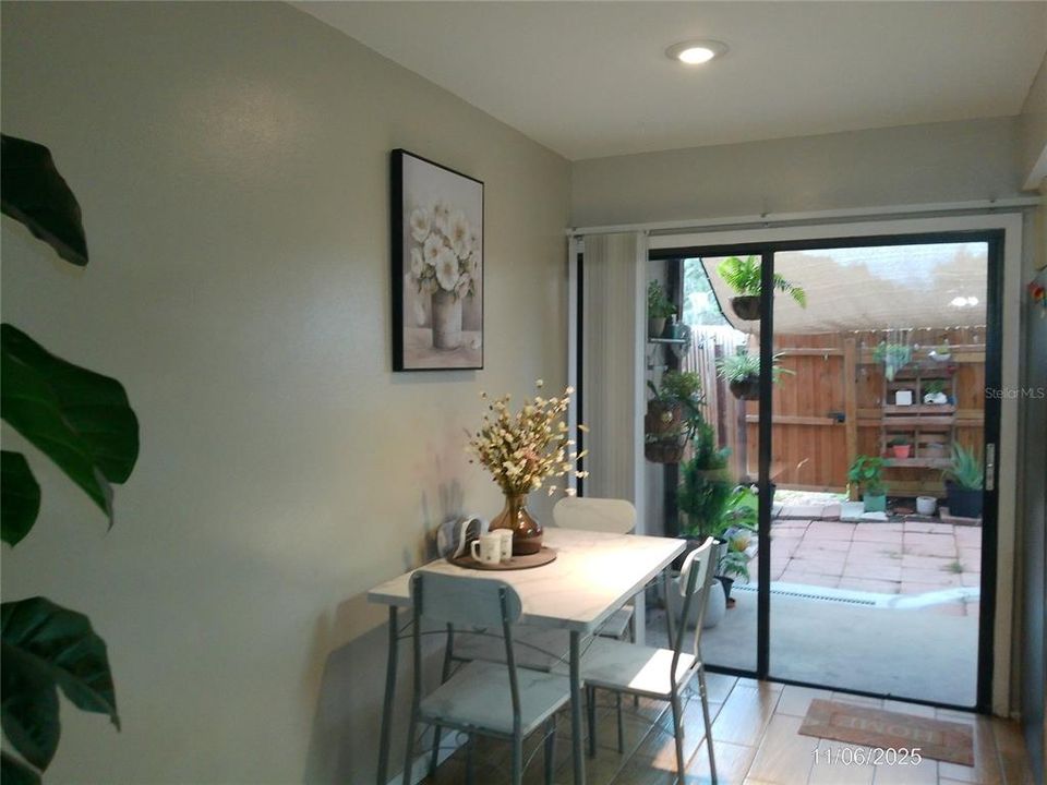 Active With Contract: $190,000 (2 beds, 1 baths, 1084 Square Feet)