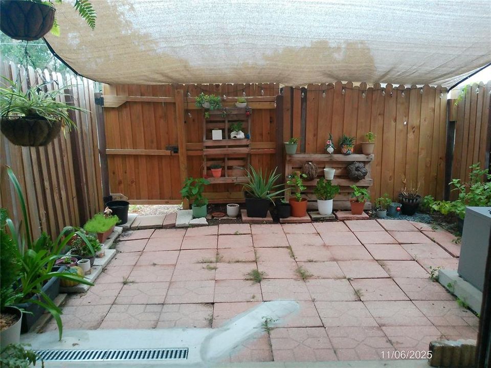 Active With Contract: $190,000 (2 beds, 1 baths, 1084 Square Feet)