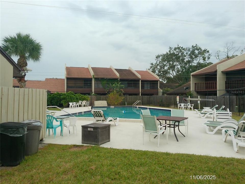 Active With Contract: $190,000 (2 beds, 1 baths, 1084 Square Feet)