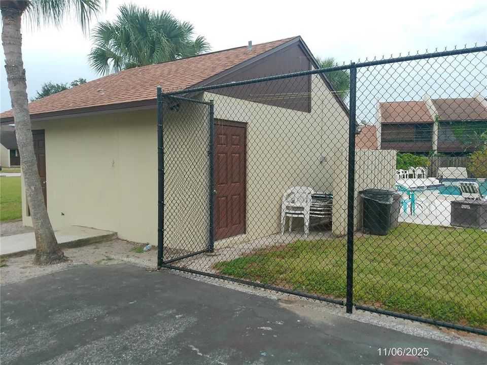 Active With Contract: $190,000 (2 beds, 1 baths, 1084 Square Feet)