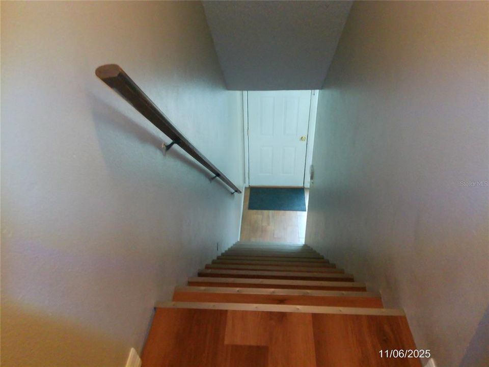 Active With Contract: $190,000 (2 beds, 1 baths, 1084 Square Feet)