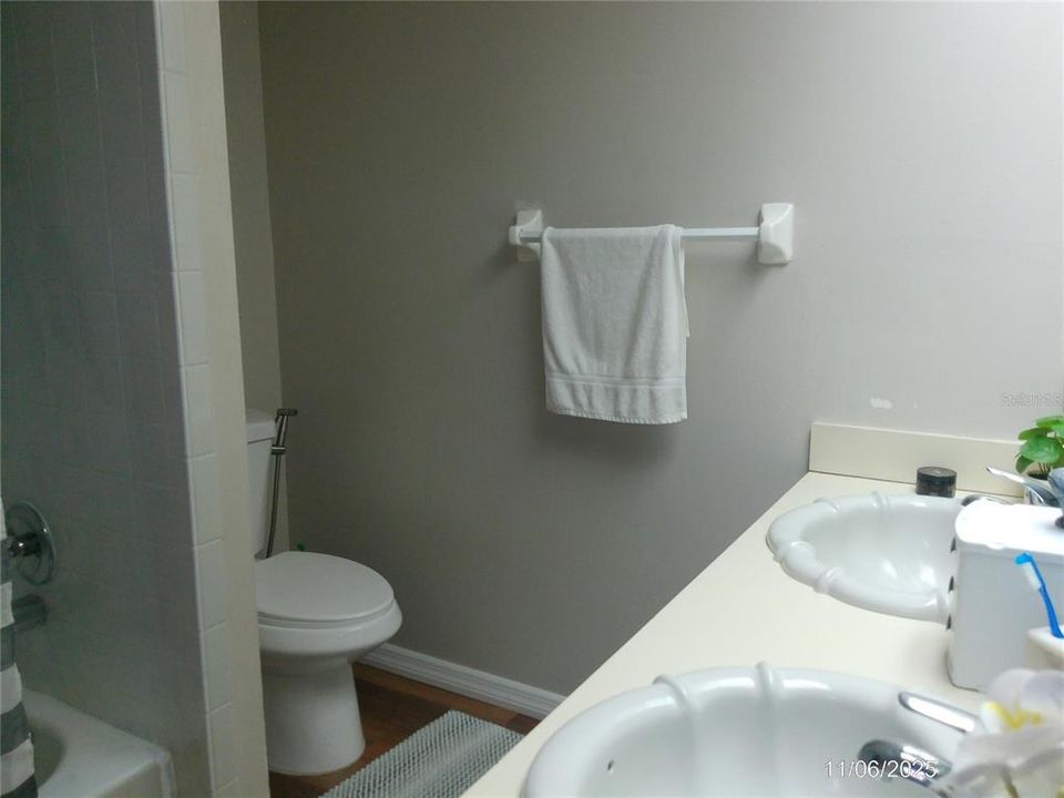 Active With Contract: $190,000 (2 beds, 1 baths, 1084 Square Feet)