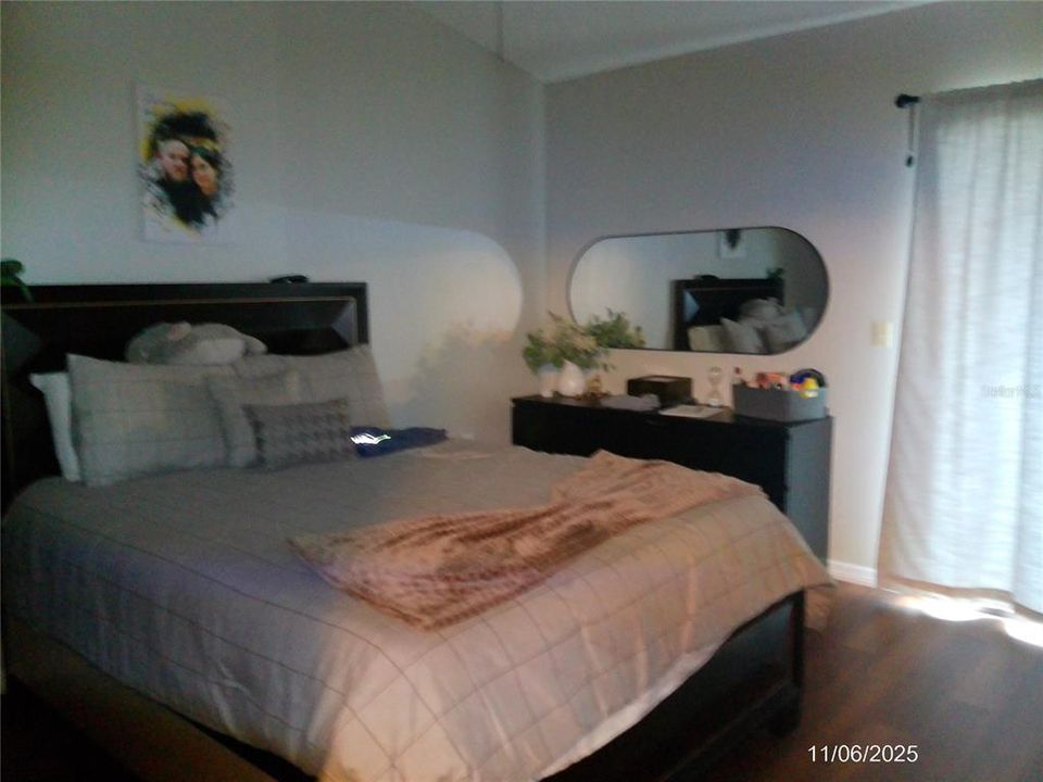 Active With Contract: $190,000 (2 beds, 1 baths, 1084 Square Feet)