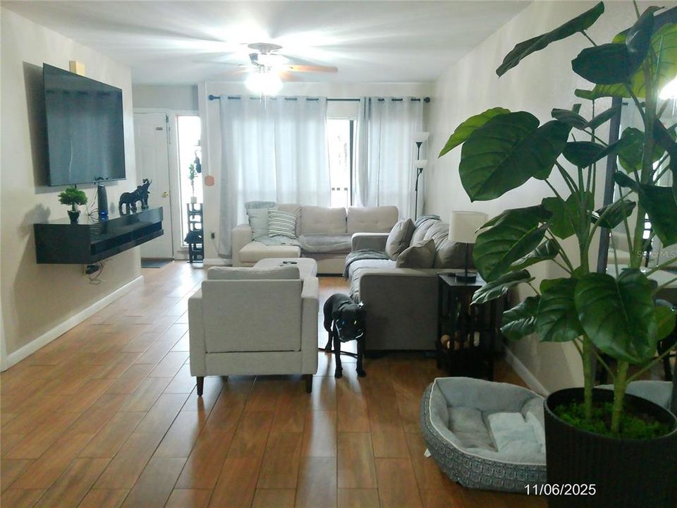 Active With Contract: $190,000 (2 beds, 1 baths, 1084 Square Feet)