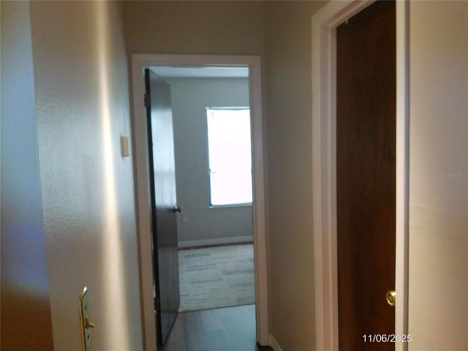 Active With Contract: $190,000 (2 beds, 1 baths, 1084 Square Feet)