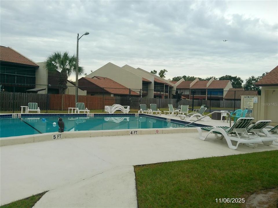 Active With Contract: $190,000 (2 beds, 1 baths, 1084 Square Feet)